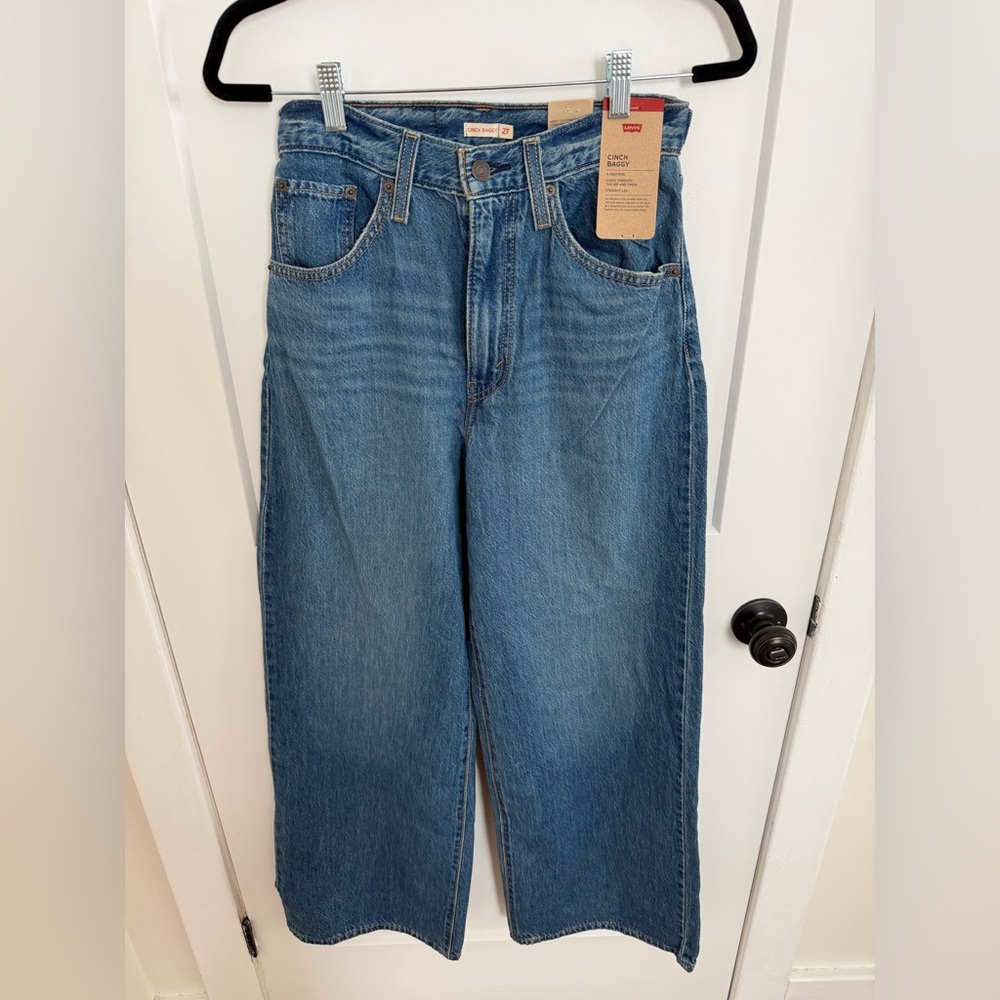 Levi’s cinch baggy jeans